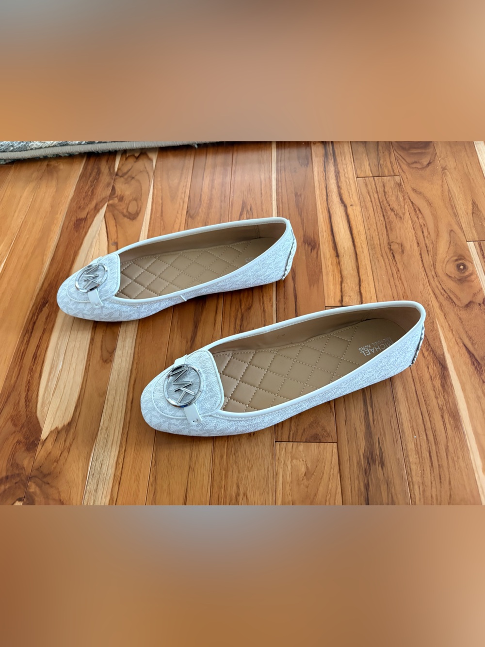 Michael Kors Womens Lillie Flats Shoes Moccasins White Size 9M - Picture 2 of 5